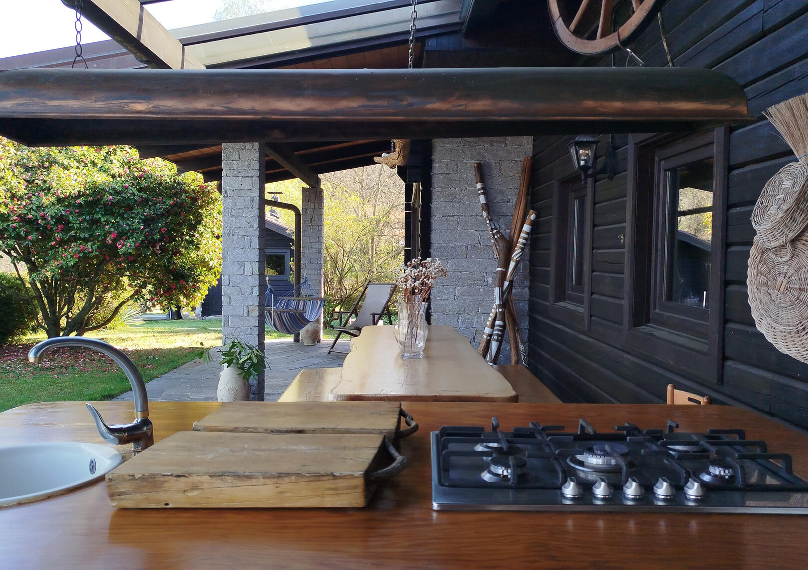 Outdoor kitchen and dining at Casa Gallo near Stresa